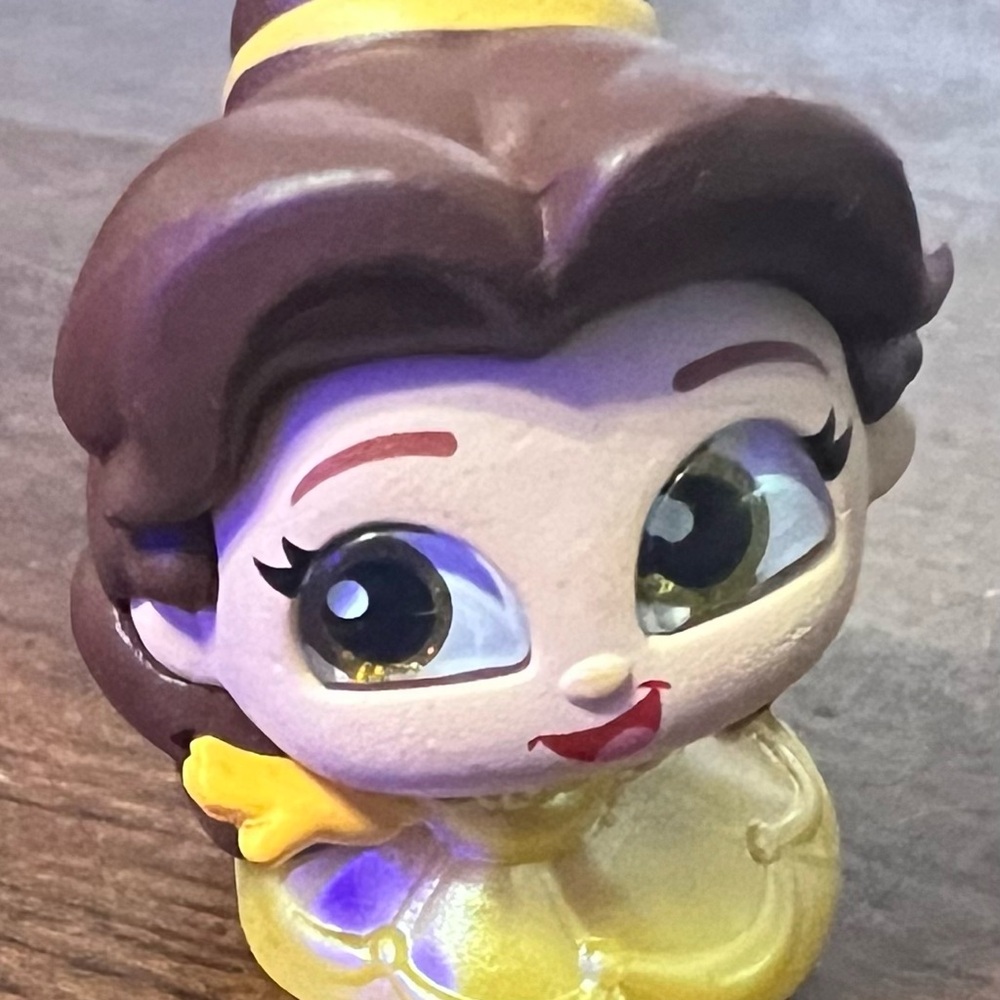 Disney let’s party doorables Belle figure